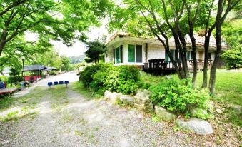 Gapyeong Yumyeong Sanbangil Garden Pension