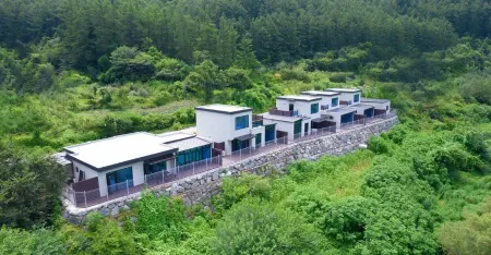 Hongcheon 305 Pool Villa Отели рядом с достопримечательностью «Hongcheon Saengmyeong Geongang Gwahakgwan»
