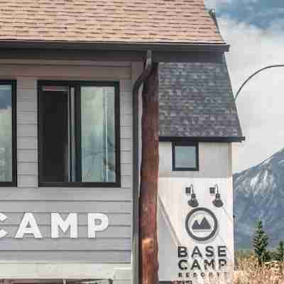 Basecamp Resorts Canmore Hotel Exterior