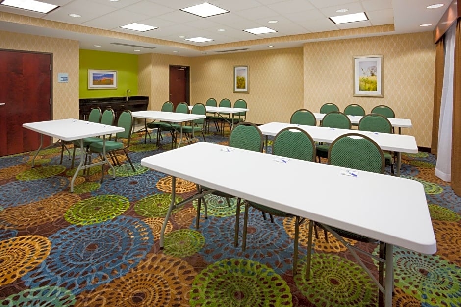 Holiday Inn Express & Suites Davenport, an Ihg Hotel