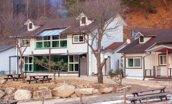 Hongcheon Pine Tree Pension (Remodeling, River View)