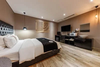 Wanju Healing Hotels near Woosuk University