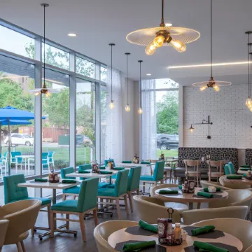 Holiday Inn CLEVELAND CLINIC by IHG Отели рядом с достопримечательностью «Станция метро "Тауэр-сити - Паблик-сквер"»