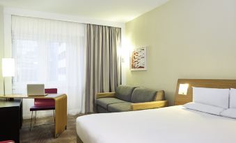 Novotel London West