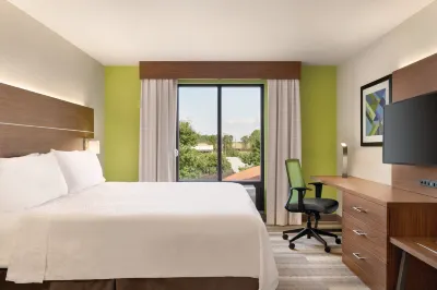 Holiday Inn Express & Suites Lavonia