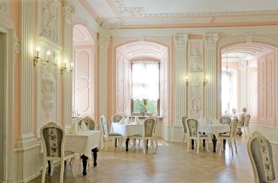 レストラン ザメク クリチュクフ セントラム コンフェレンツィーノ ヴィポチェンコヴェの写真