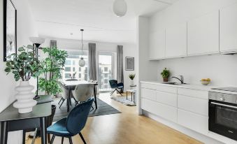 Sanders Arena - Smart 3-Bdr Apt Close to Metro