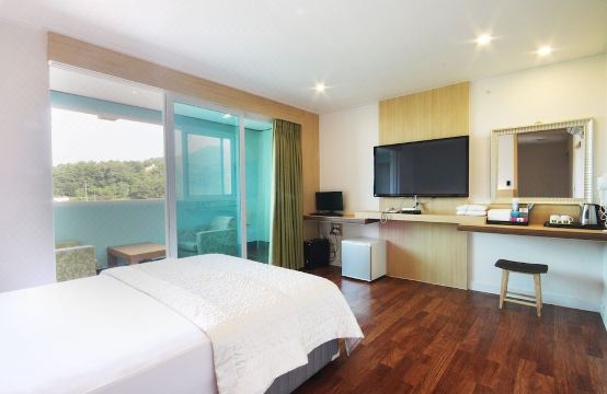 10. 아레스모텔..