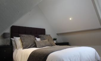 Stunning 3-Bed Cottage Near Totnes South Devon - Housity