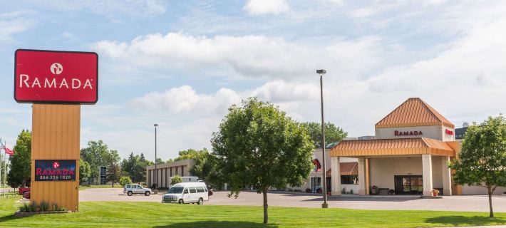 Ramada by Wyndham Sioux Falls Airport-Waterpark & Event Ctr Hoteles en Sioux Falls