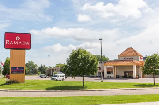 Ramada by Wyndham Sioux Falls Airport-Waterpark & Event Ctr