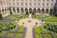 Hôtel de l'Abbaye des Prémontrés فنادق في Lesmenils