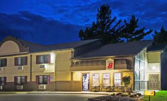 Super 8 by Wyndham Pella