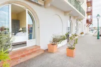 Le Suffren Hôtel Hotels in Cogolin