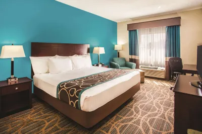 La Quinta Inn & Suites by Wyndham Evansville Hôtels à : Ohio Township