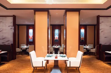 Sheraton Changde Wuling Hotel Отели рядом с достопримечательностью «Hunan University of Arts and Science (East to Changjiashan Community Health Service Station)»