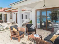 Luxury Beachfront Villa Porto Bus - 停車場