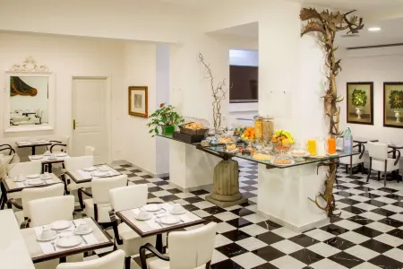 Arcom Palace Отели в г. Помеция