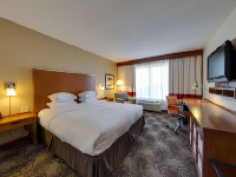 ダブルツリー バイ ヒルトン ローリー - ケーリー ケーリーのホテル