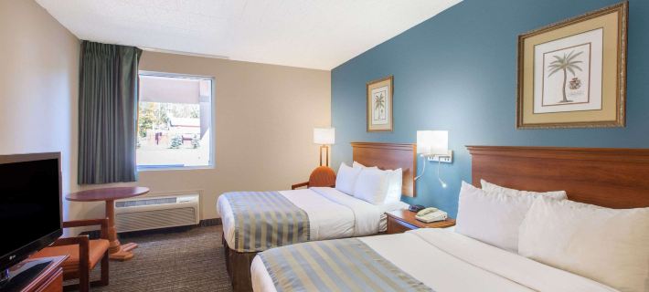 Baymont by Wyndham Bartonsville Poconos Hotels in Monroe County