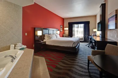 Holiday Inn Express & Suites Wichita Northwest Maize K-96