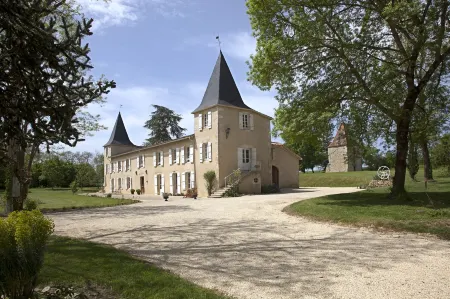 Maison d'hôtes de Charme les Bruhasses Отели в г. Курансан