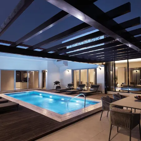 The Ritz-Carlton Abu Dhabi, Grand Canal