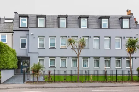 Hampton Suites Serviced Apartments Отели рядом с достопримечательностью «Кингстон Юниверсити - Ситинг Уэлс Холс оф Резиденс»