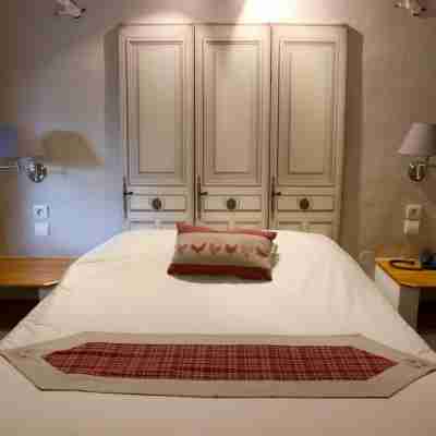 A la Maison Rouge Hôtel & Restaurant Rooms