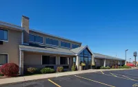 AmericInn by Wyndham Hartford WI - Wifi