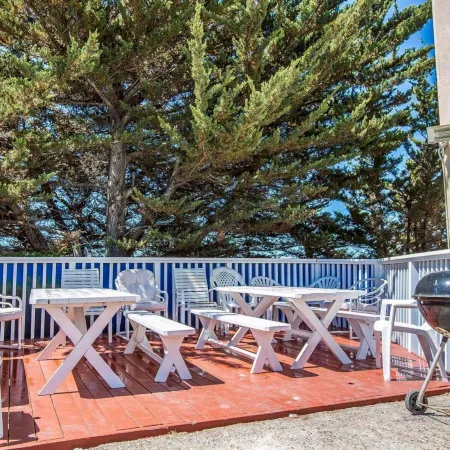 Bay Breeze Inn