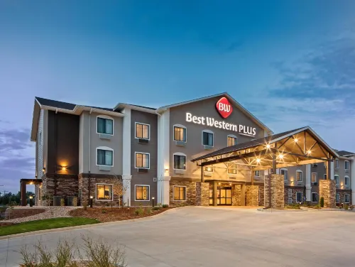 Best Western Plus Overland Inn - parking