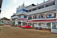 Hotel Golden Nest فنادق في يلاجيري