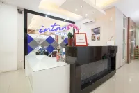 RedDoorz Near Pasar Turi Station Hotels in Bubutan