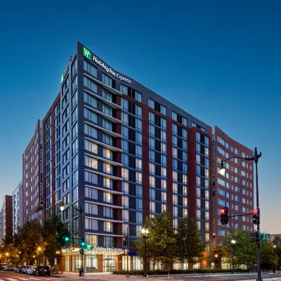 Holiday Inn Express WASHINGTON DC DOWNTOWN by IHG Hotels near Smithsonian National Air and Space Museum