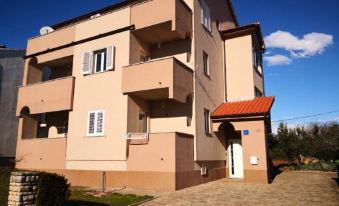 Apartments Roncevic