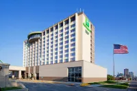 Holiday Inn des Moines Dtwn - Mercy Area Hotels near 4th Street