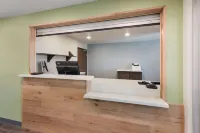 WoodSpring Suites Dayton North - parcheggio