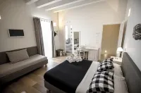 La Maison - balcony
