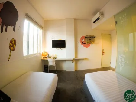 GRAB HOTEL GRESIK Отели в г. Gresik