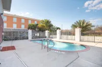 OYO Townhouse Clute Lake Jackson