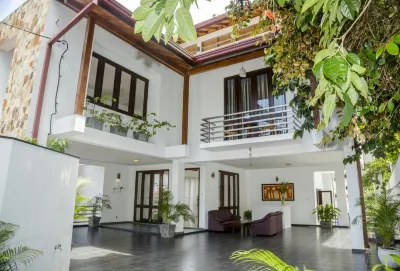 Villa Upper Dickson Hotels near GalleRailway