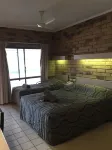 Boulder Opal Motor Inn Hotels in Winton