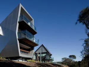 Mona Pavilions