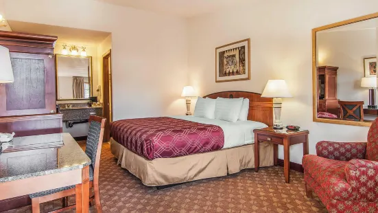 Econo Lodge Inn & Suites Madras