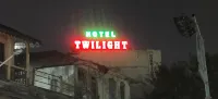 Hotel Twilight Các khách sạn gần Dada Hari Ni Vav