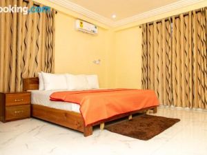 Spacious & Outstanding 3-Bed Furnished Apartment