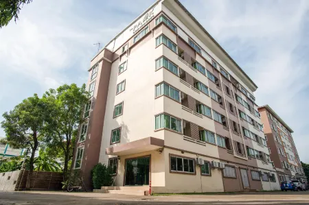 The Park Bangyai Residence Отели рядом с достопримечательностью «Wat Bot School»
