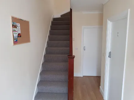 Kathleen House Plus Отели рядом с достопримечательностью «Парк Пайммс»