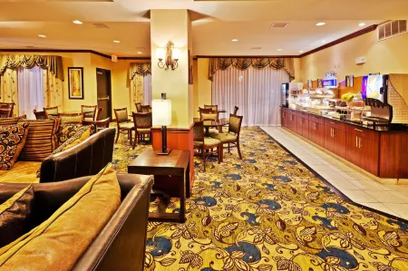 Holiday Inn Express & Suites Ponca City
